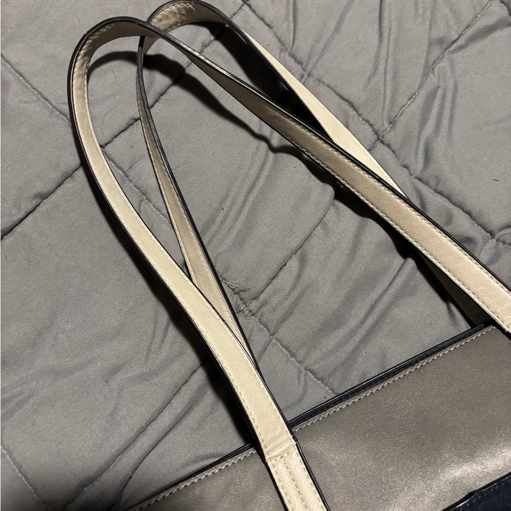 LILY & IVY Gray Leather Tote Bag with Navy Suede Front Pocket - Picture 5 of 9